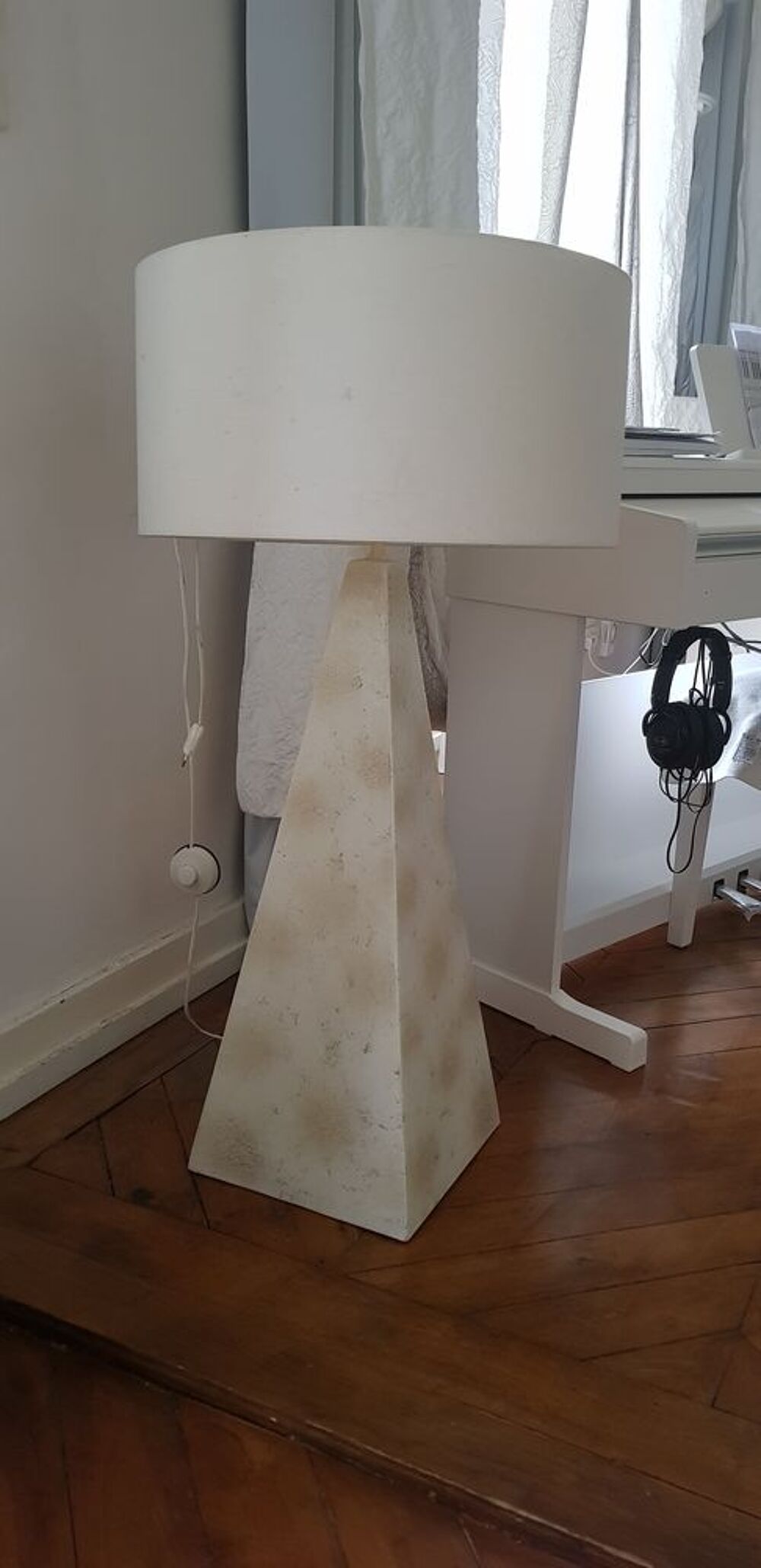 lampe sur pied. Meubles