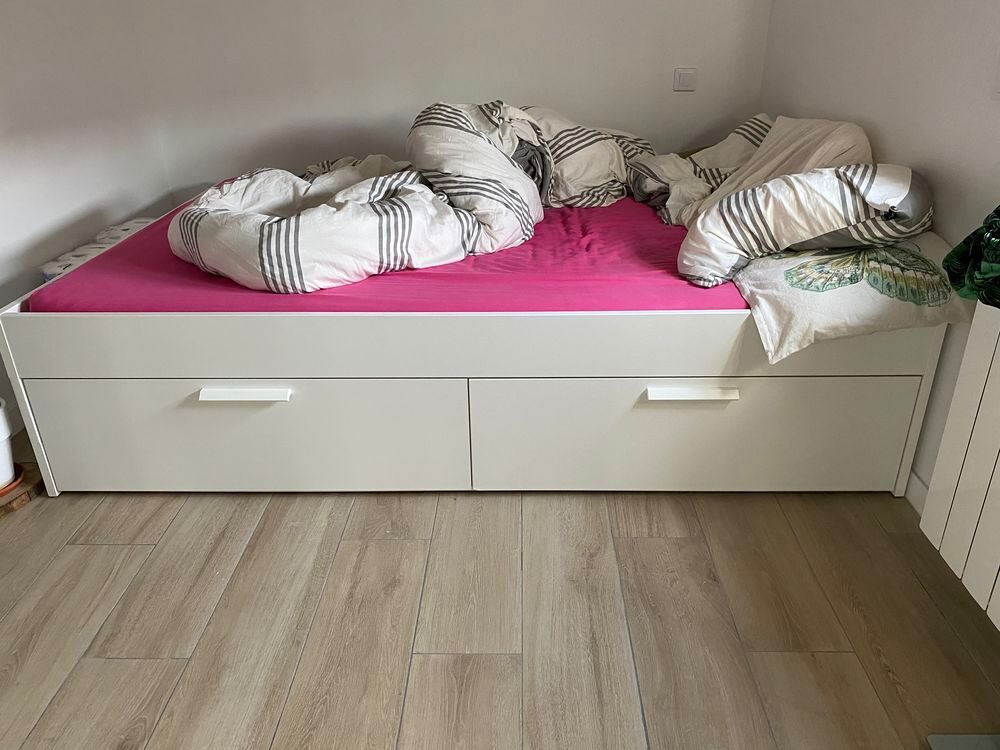 Cadre de lit 2 places IKEA avec rangements. Meubles