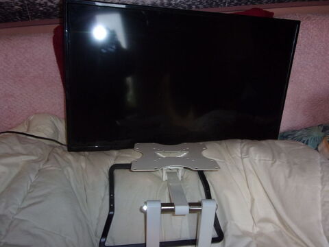 TV led 82cm et son support mural 100 Paizay-Naudouin-Embourie (16)