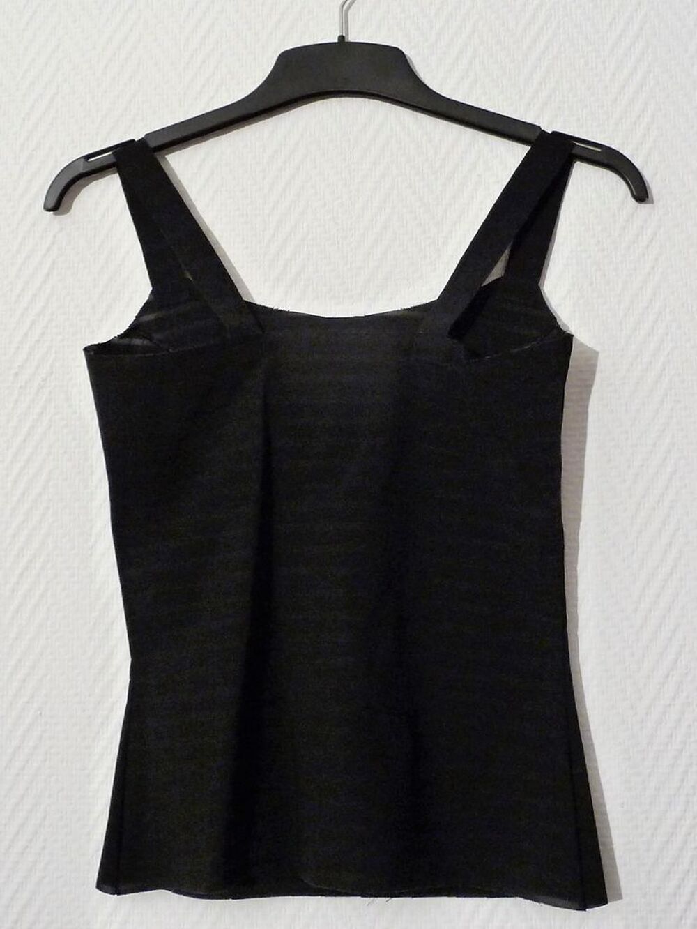 Top/ Tee Shirt Noir &agrave; Bretelles- Nulle Part Ailleurs Vêtements