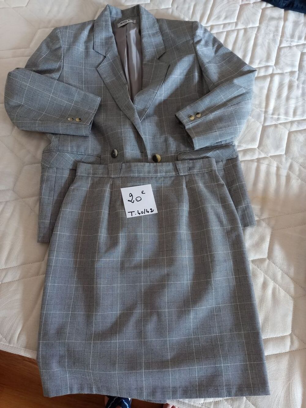 V&ecirc;tements femmes
Taille 40/42 Vêtements