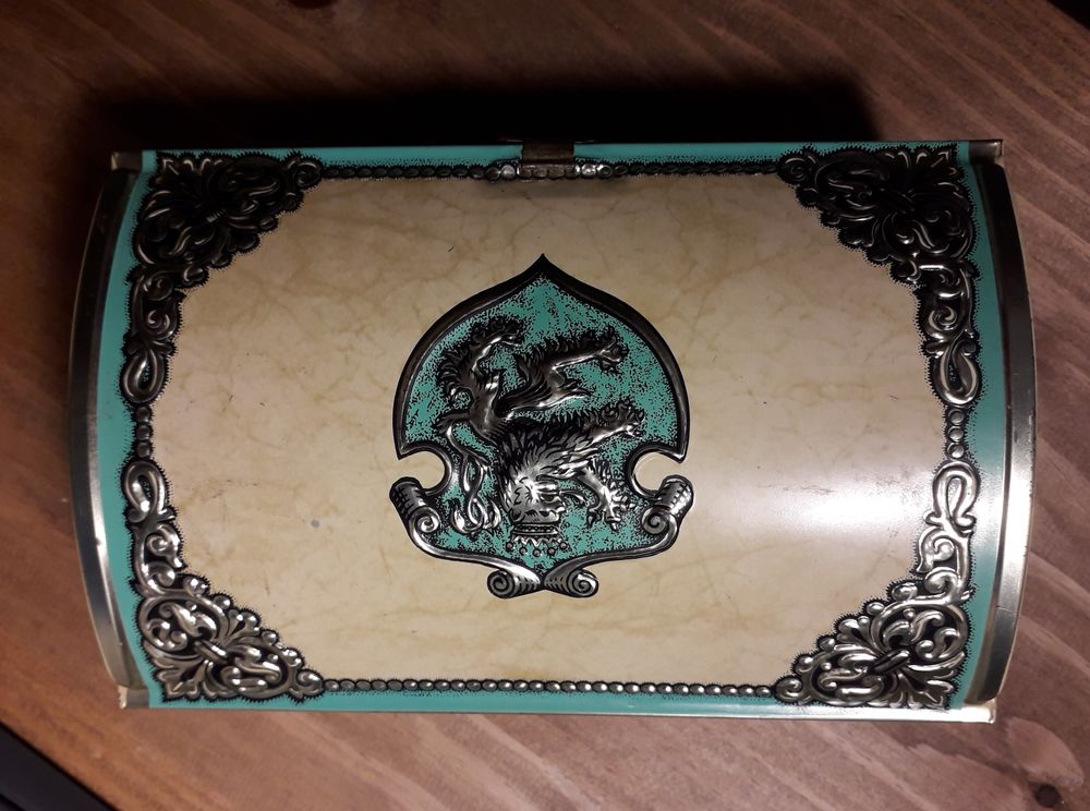 Vintage boite en m&eacute;tal chocolats Belge 