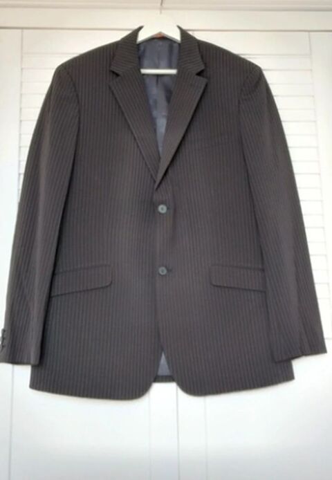 Ensemble de Costume Noir avec de Légères Rayures Marron Maureilhan (34)