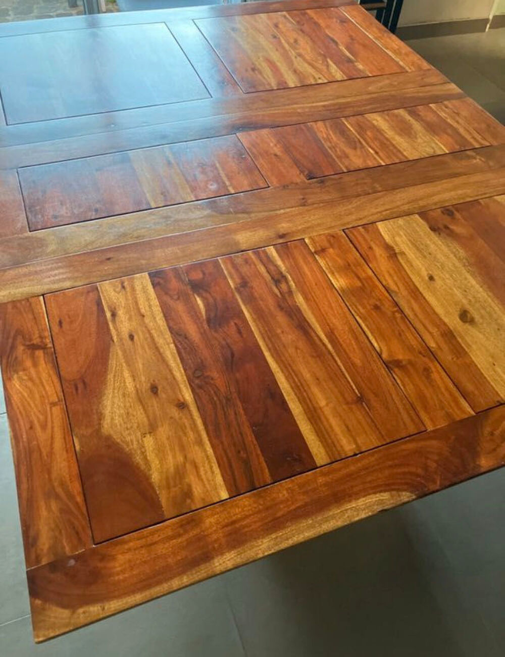 Superbe table en bois massif avec rallonge de marque Bois et Chiffons Meubles
