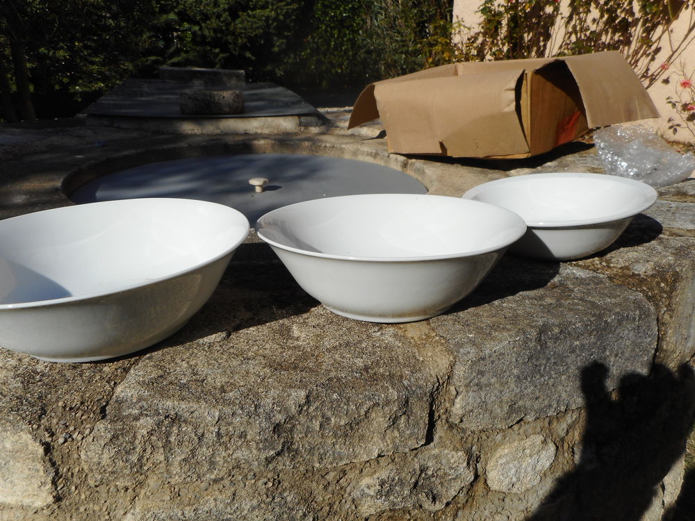 LOT DE 3 SALADIERS EN PORCELAINE Electroménager