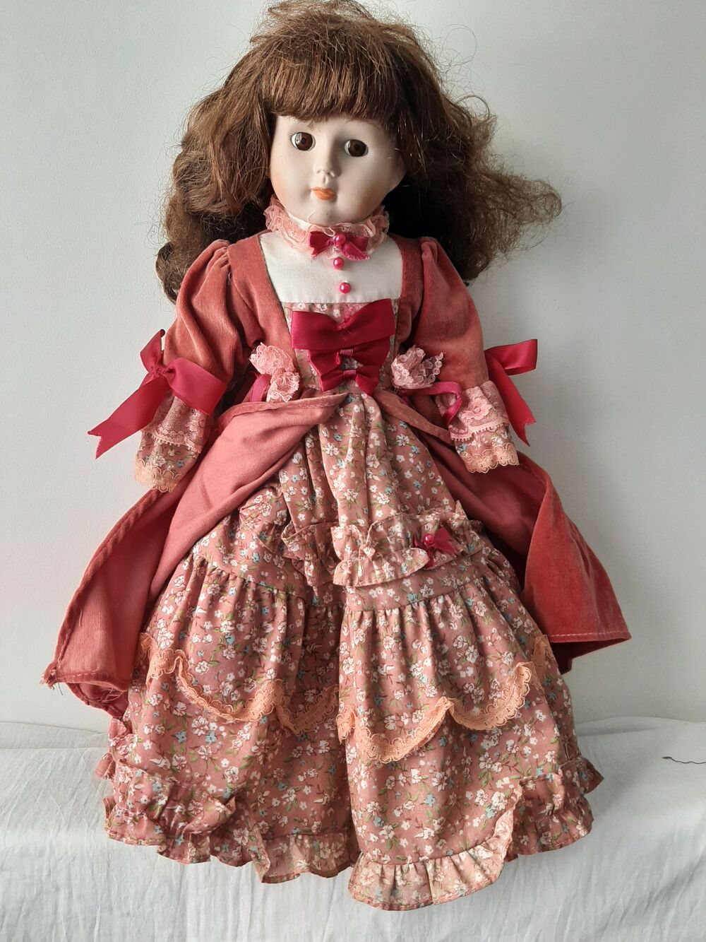 3 poup&eacute;es t&ecirc;tes en porcelaine 