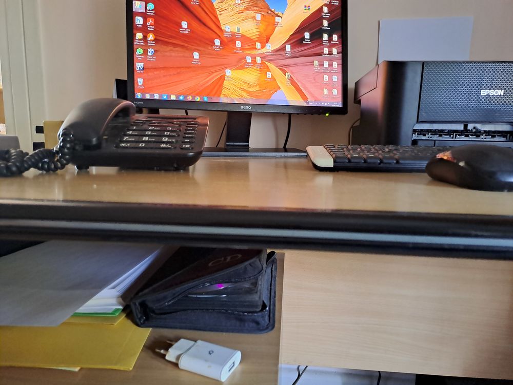 Grand bureau beau design plus caissons a roulette Meubles