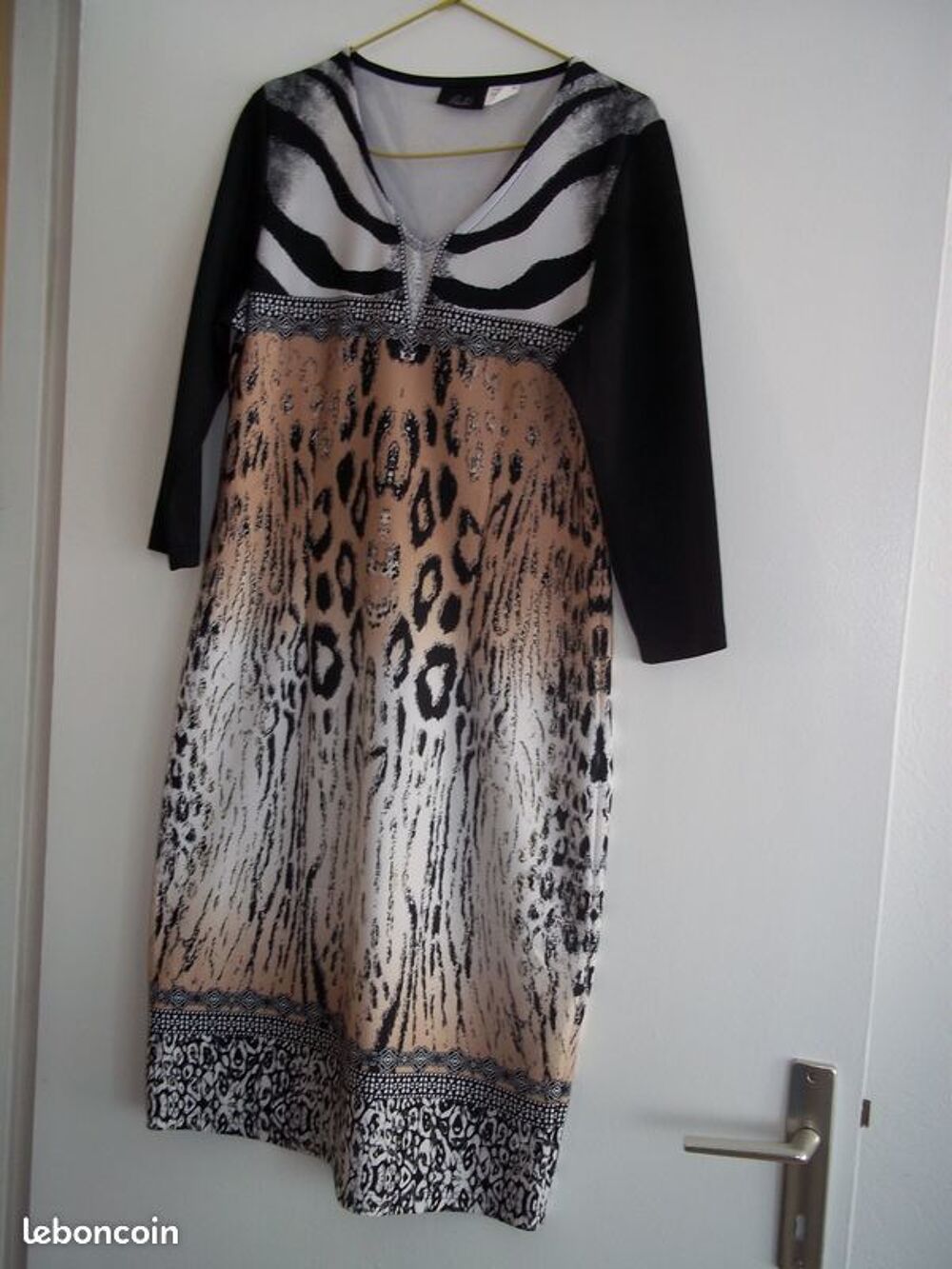 UNE ROBE LEOPARD Vêtements