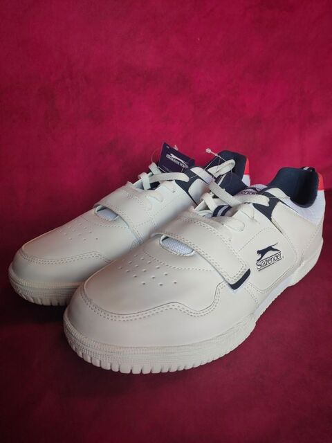 Baskets blanches en cuir pointure 45 neuves avec étiquettes 35 Avermes (03)