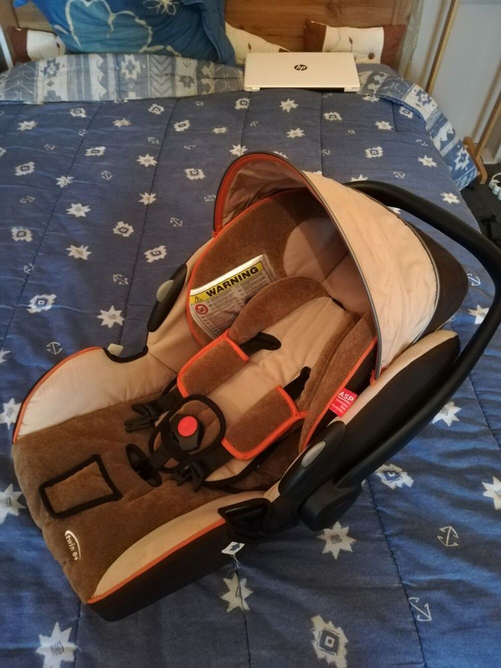 Si&egrave;ge b&eacute;b&eacute; cosy pour Auto.
Puériculture