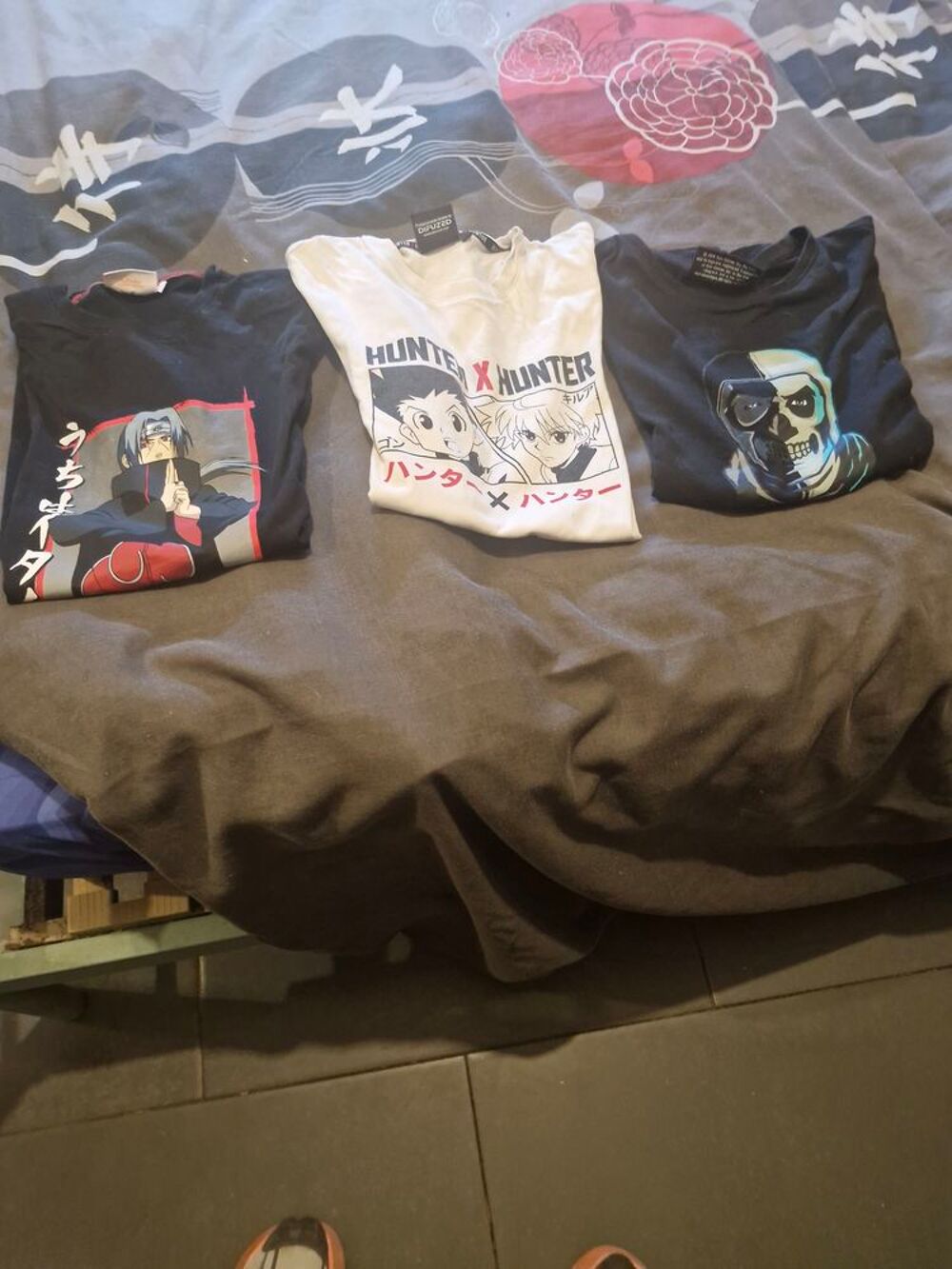lots tee-shirt .paiement en esp&egrave;ces Vêtements