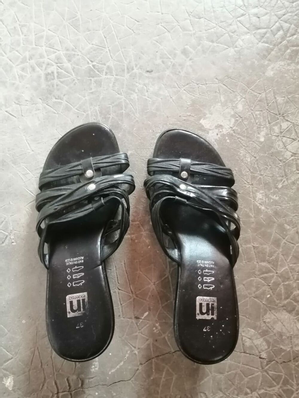 chaussure pied nu noir taille 37 
Chaussures