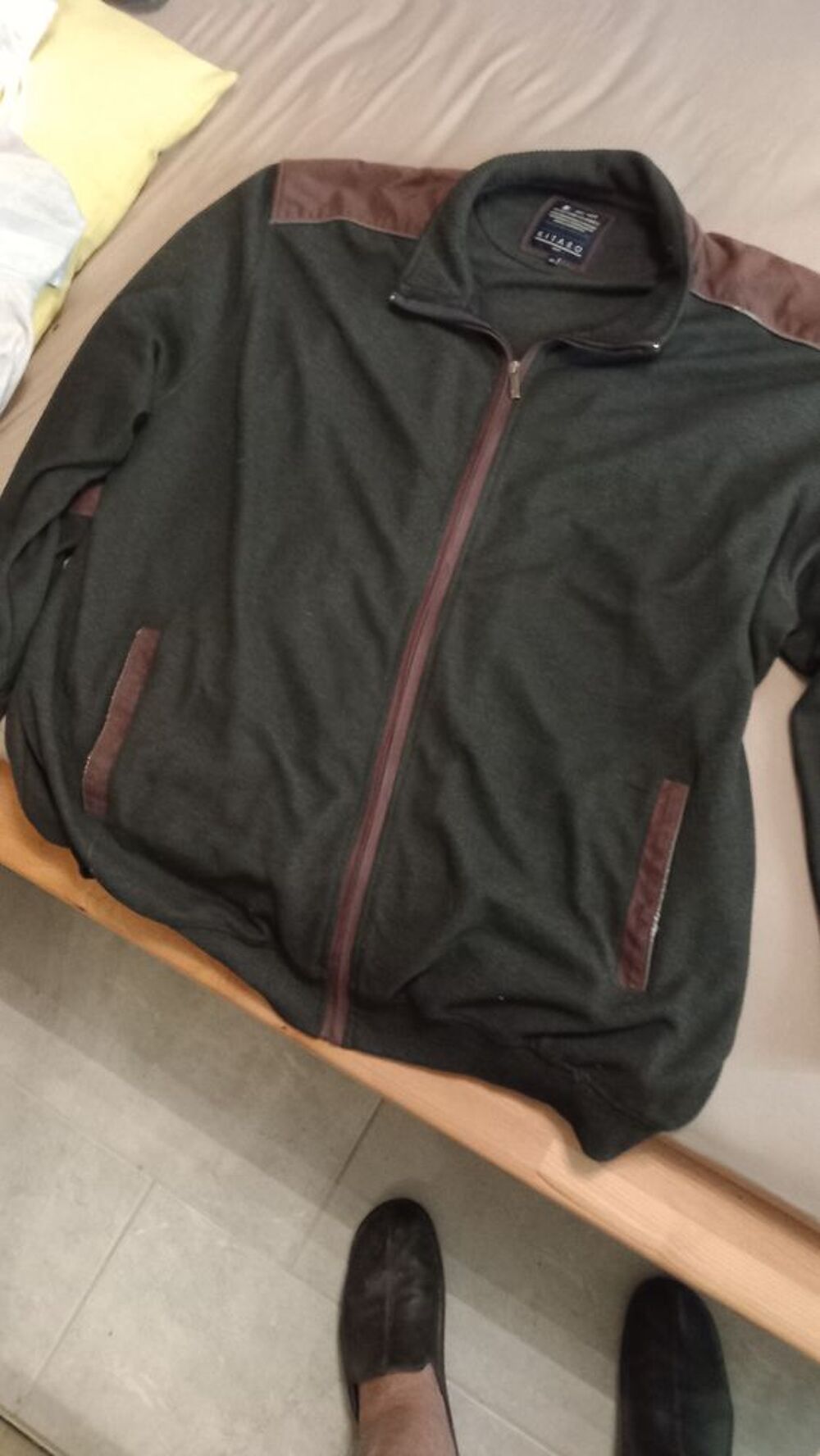 Veste,pantalon,polo,pulls,chemise,manteau Vêtements