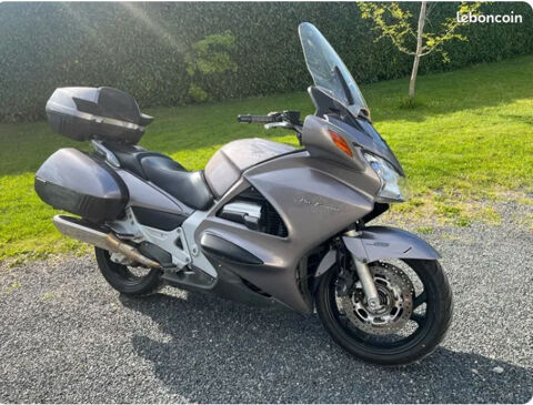 Moto HONDA 2002 occasion Dorat 63300
