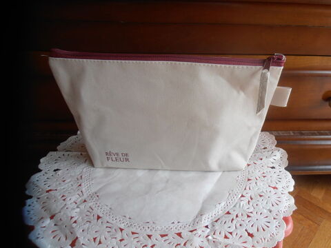 Trousse beige (42) 3 Tours (37)