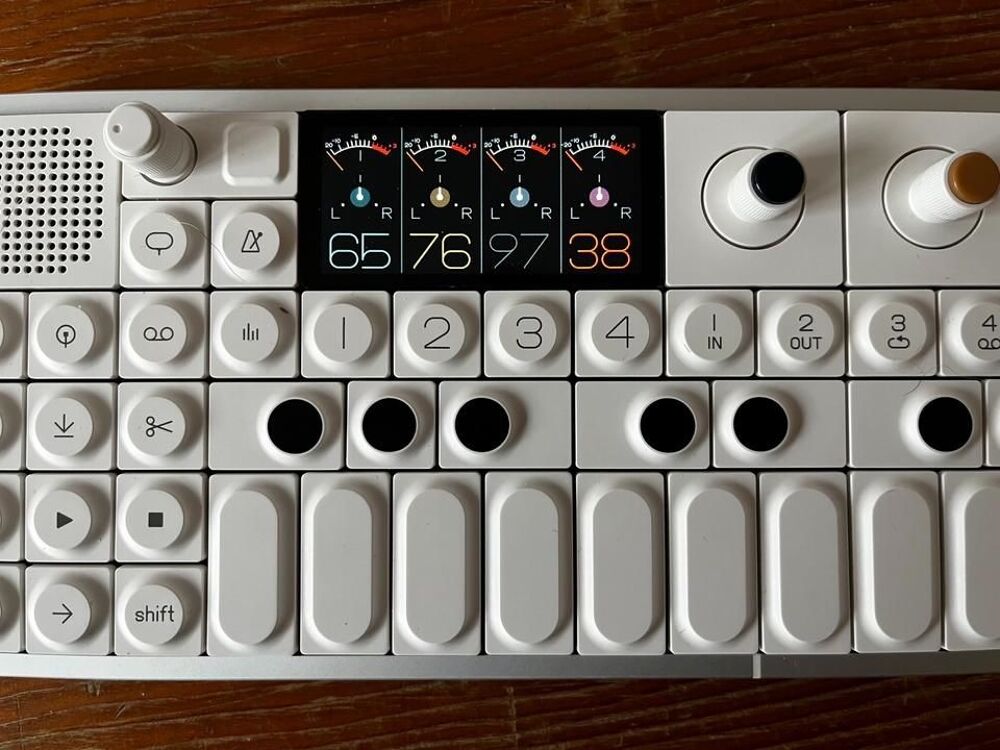 Terrain Teenage Engineering OP-1 Instruments de musique