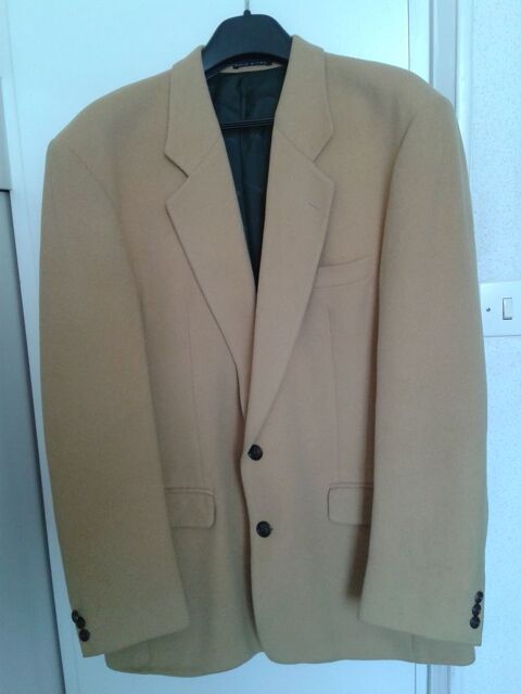 Belle veste  jaune de marque GOLD WEST  certaine classe 30 Paris 20 (75)