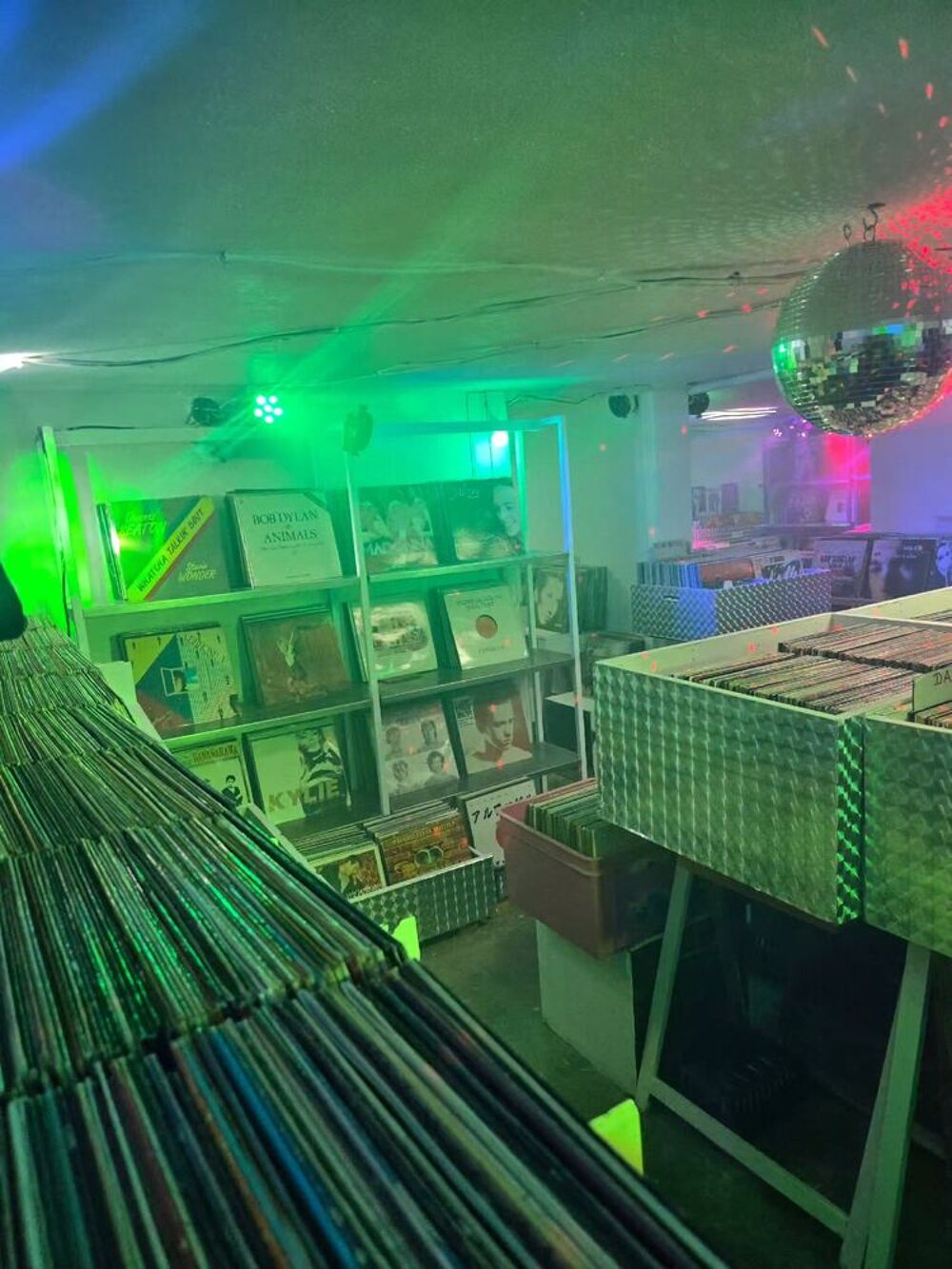 collection de disque vinyle en tout genre et format CD et vinyles