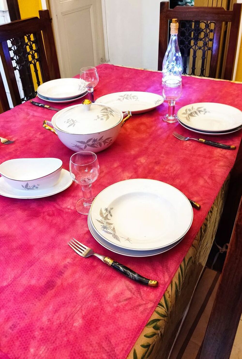 Service de table complet en faience - origine Espagne Décoration