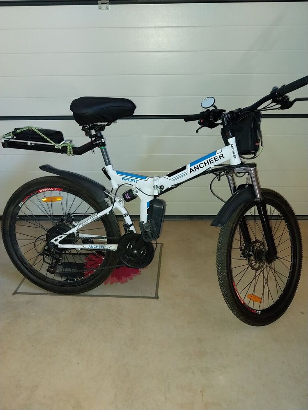 V&eacute;lo &eacute;lectrique SPORT blanc Ancheer avec accessoires Vélos