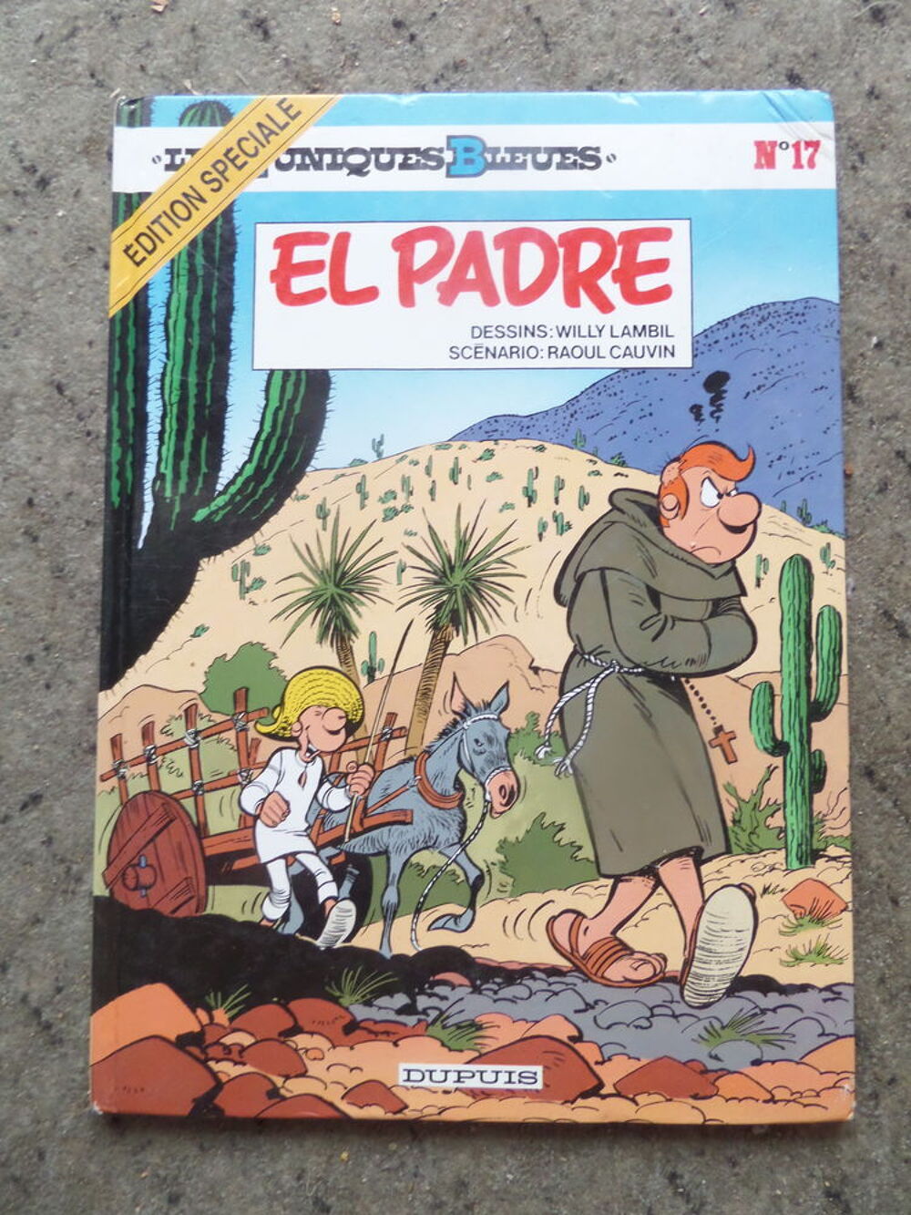 2 bandes dessin&eacute;es LES TUNIQUES BLEUES Livres et BD