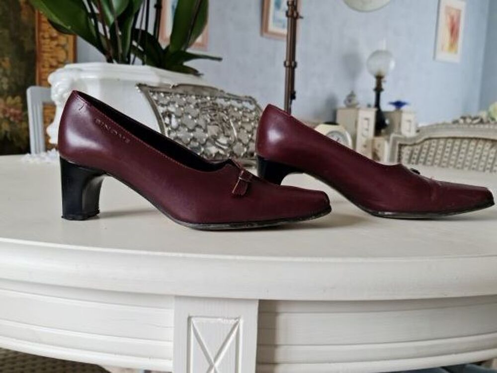 tr&egrave;s beaux escarpins cuir t 36 Chaussures