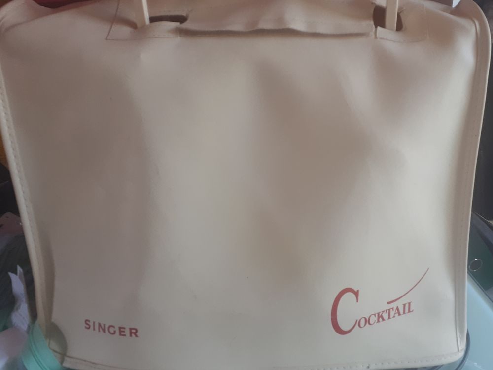 Machine &agrave; coudre singer cocktail Electrom�nager