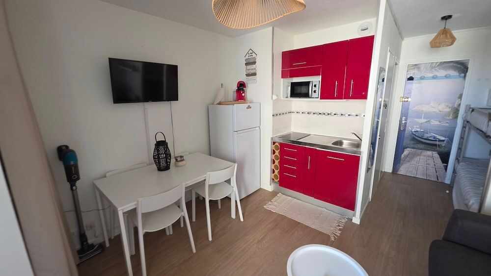 Vente Appartement LE CAP D'AGDE : Secteur du Môle / Flânerie: Appartement rénové ( à 200m de la plage) de type STUDIO-CABINE + Terrasse/Loggia ouverte d'angle....( 2 entrevues mer ). Le cap d agde