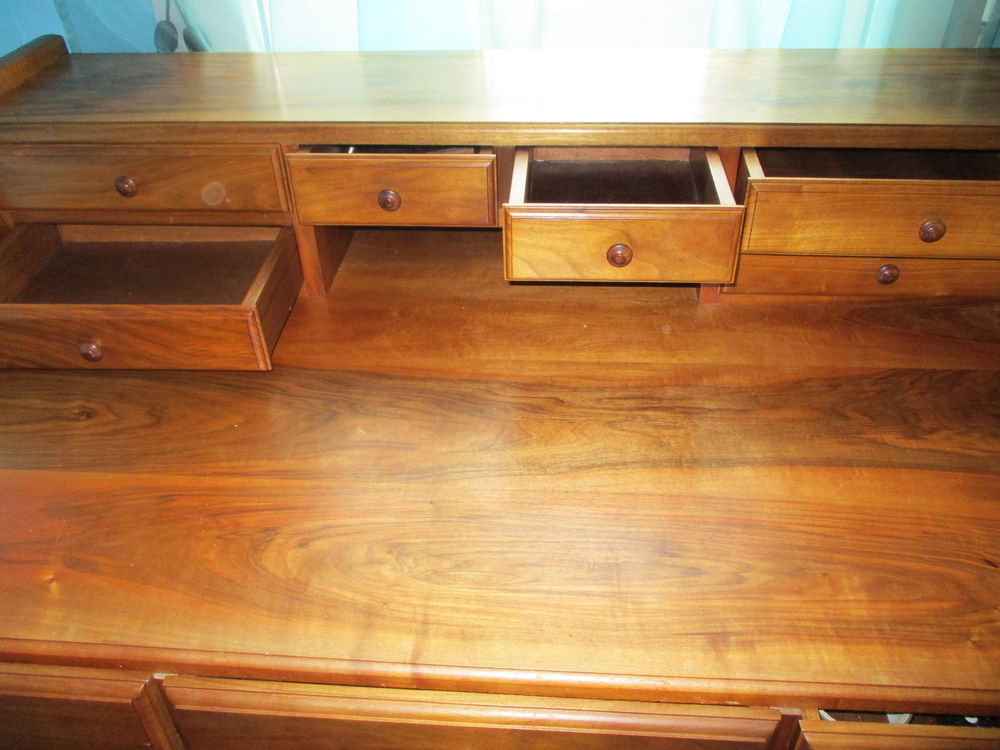 BUREAU en noyer Meubles