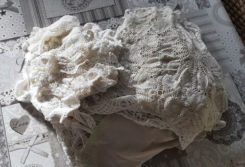 16 napperons fait main 20 Montargis (45)