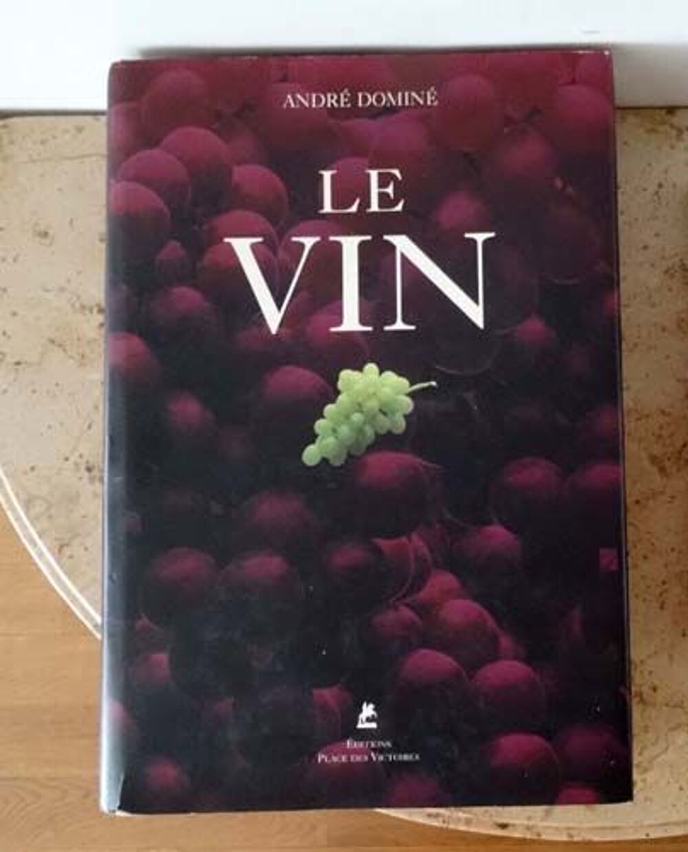  Le vin , TBE Livres et BD