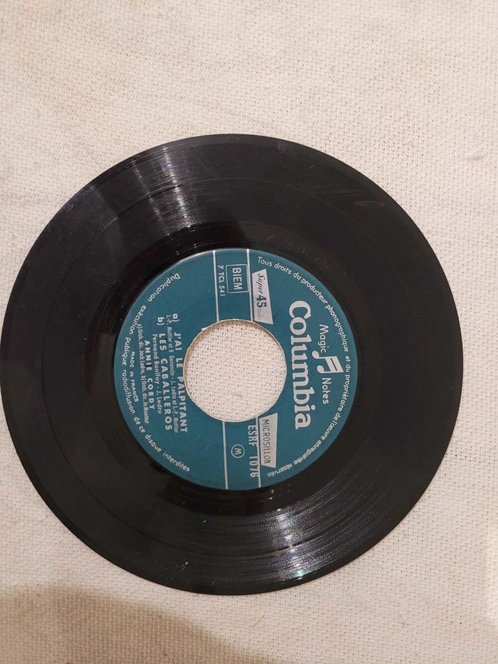 1 disque vinyl 45 tours CD et vinyles