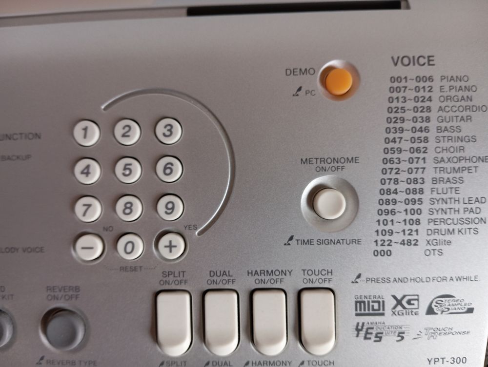 CLAVIER YAMAHA PSR-E303 Instruments de musique