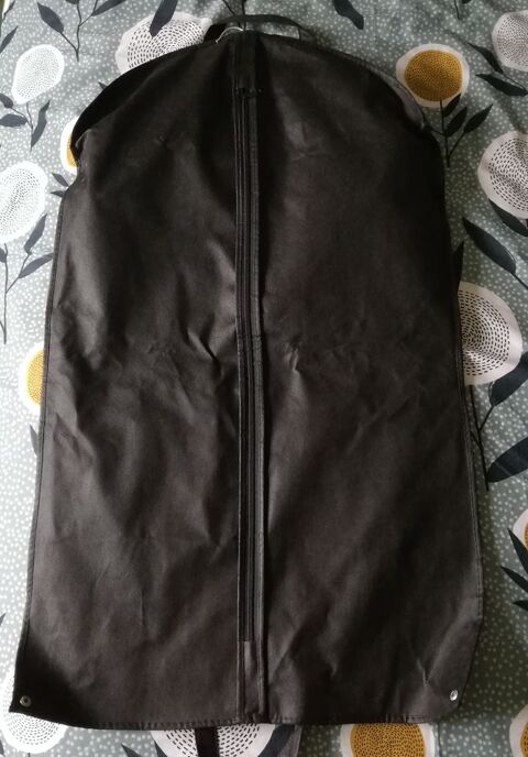 Housse de rangement ou de transport pour costume : NEUVE 8 �vry (91)