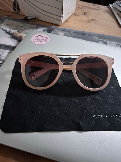 lunettes de soleil Victoria Secret 5 Paris 20 (75)
