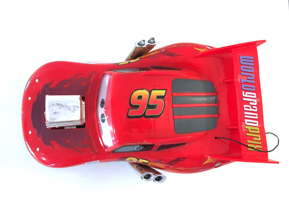 CARS - Rc Rouge Flash McQueen - Voiture Radiocommand&eacute;e Jeux / jouets