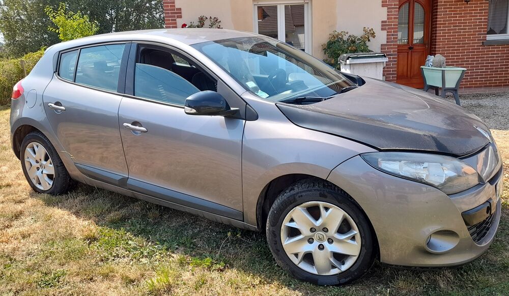 M&eacute;gane III dCi 90 FAP eco2 Authentique Euro 5 2011 occasion 02300 Chauny