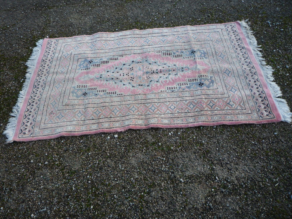 Tapis d'orient nou&eacute; main (G)
160cm x 93cm Décoration