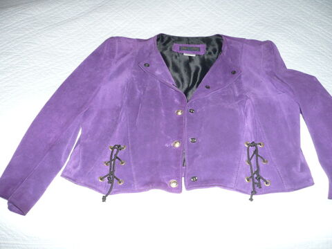 ensemble blouson et jupe droite en cuir v�ritable 45 Saint-Rapha�l (83)