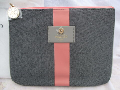 Grande Pochette Doubl�e - Neuve 15 La Fert�-Alais (91)