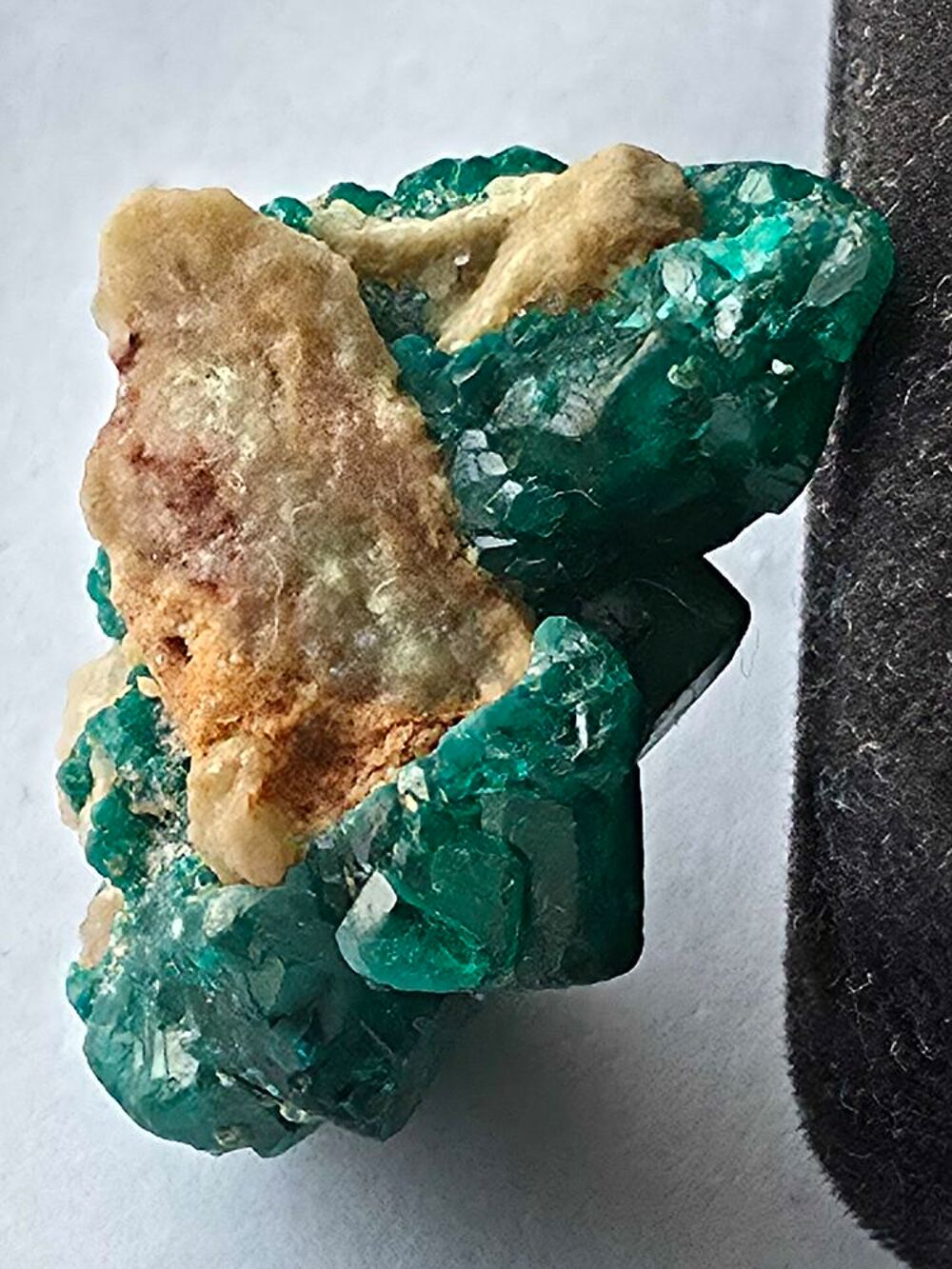 Superbe Dioptase sur Matrice-Katanga, RDC (5g) 
