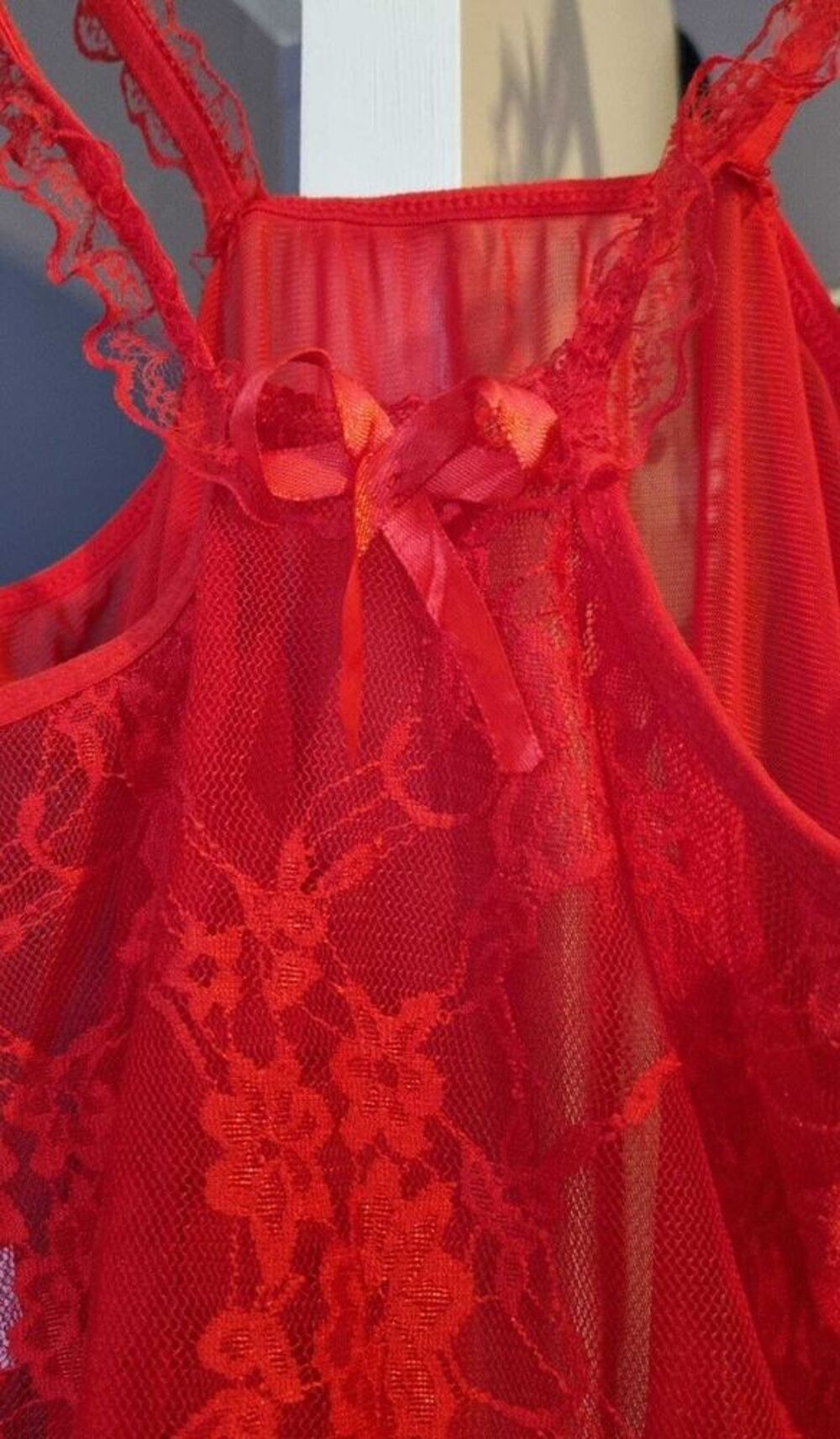 Tr&egrave;s joli body rouge dentelle Vêtements