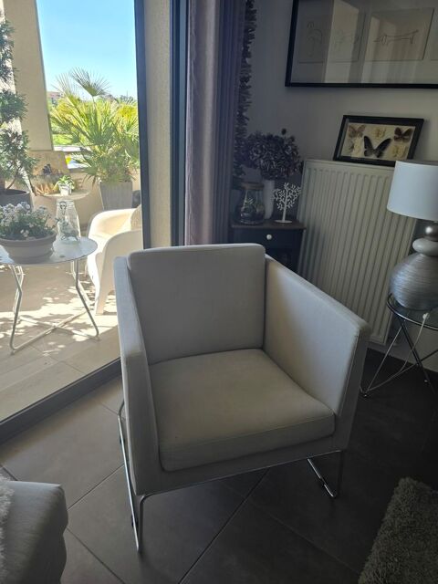  Deux fauteuils
180 Romans-sur-Is�re (26)