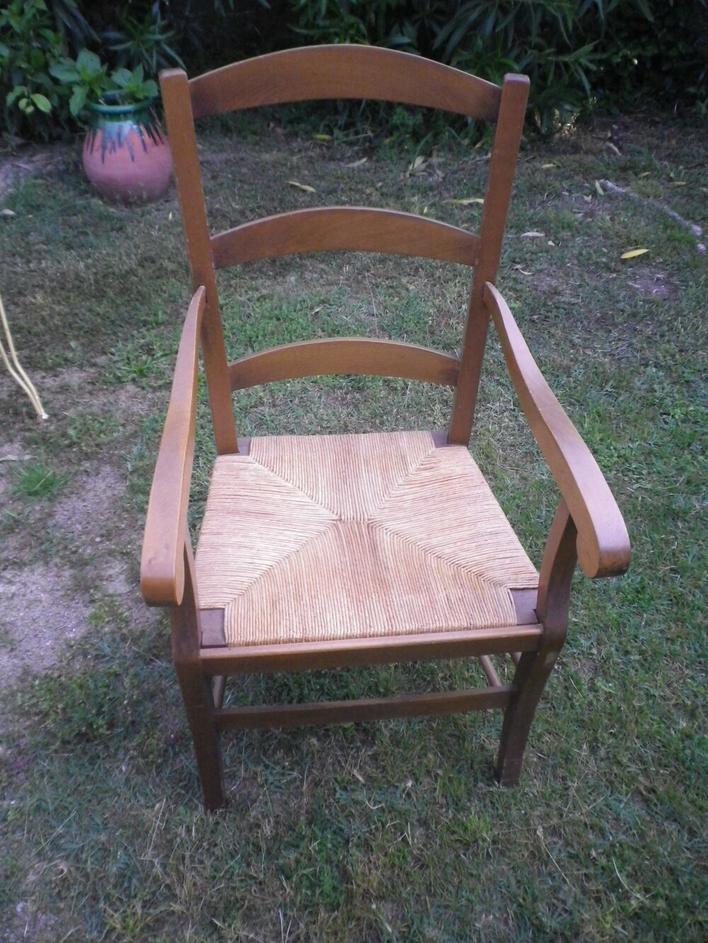Fauteuil structure en bois assise paille Meubles