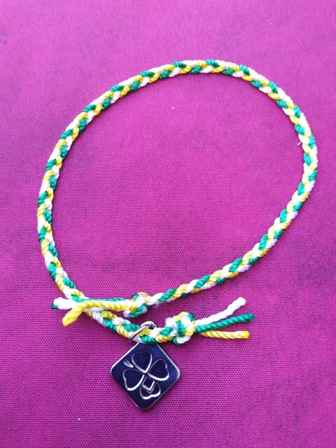 Bracelet cordelette porte bonheur jaune vert et blanc 3 Avermes (03)