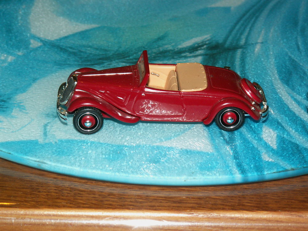 miniature Citro&euml;n traction 22CV cabriolet
Jeux / jouets
