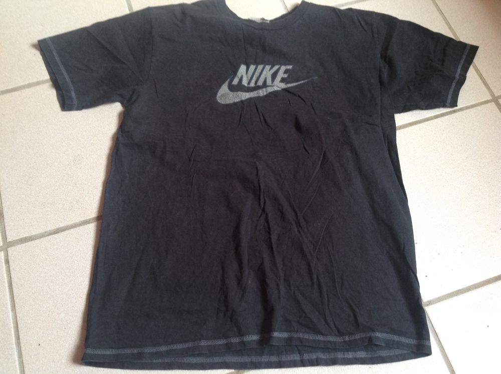 TEE SHIRT NIKE TAILLE L Envoi Possible
Vtements