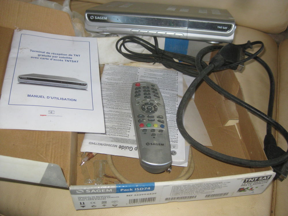 Parabole TV dia 61cm + Pack terminal Sagem ISD74 Audio et hifi