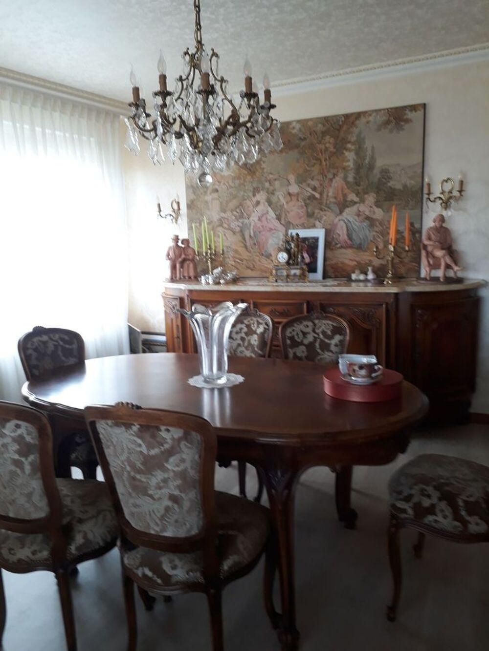 Salle &agrave; manger unique de style loui xvI en noyer massif Meubles