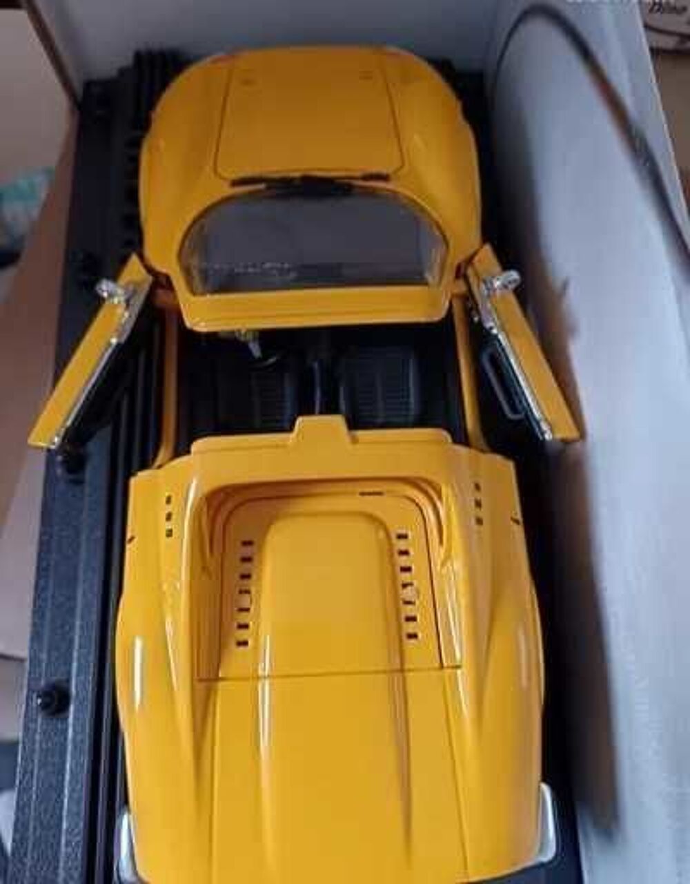 Ferrari 246 Dino GTS 1/18 